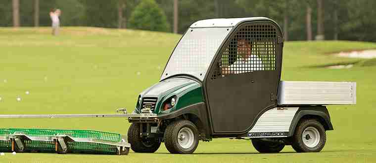 Los vehículos Turf Utility son versátiles, para recolectores de rango, mantenimiento de campos de golf y mucho más.